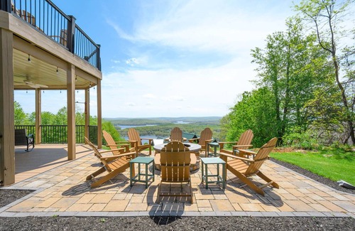 Mountainside House | 471 m² House ∙ 5 bedrooms ∙ 14 guests