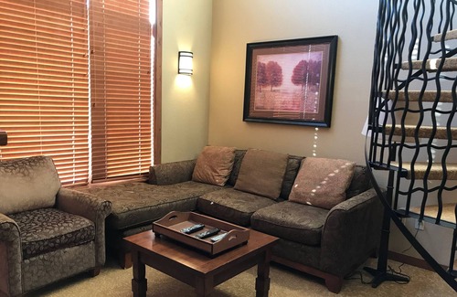 Kellogg Condo | 475Penthouse Loft Mt./Village View