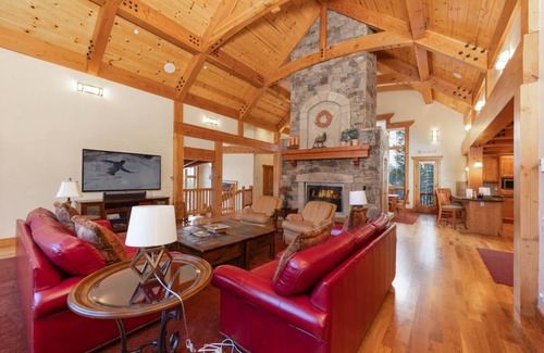 Timber Trail House | 477 m² House ∙ 5 bedrooms ∙ 14 guests