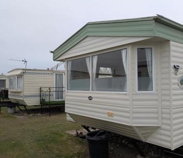 Ingoldmells House | 48-3 Coral beach 8 berth 3 bedrooms lead person must be over 30