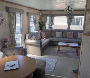 Ingoldmells House | 48-3 Coral beach 8 berth 3 bedrooms lead person must be over 30