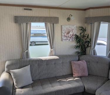 Ingoldmells House | 48-3 Coral beach 8 berth 3 bedrooms lead person must be over 30