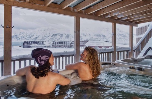 Longyearbyen Hotel | 48 m² Hotel ∙ 127 guests