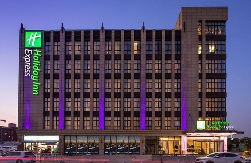 Jiading Hotel | 48 m² Hotel ∙ 3 bedrooms ∙ 127 guests