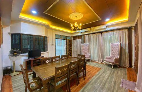 Parit Raja House | 480 m² House ∙ 4 bedrooms ∙ 15 guests