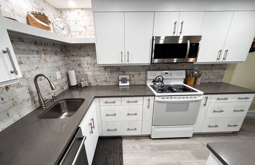 Crescent Beach Condo | $480 Weekly- $1700 Monthly Fall Special