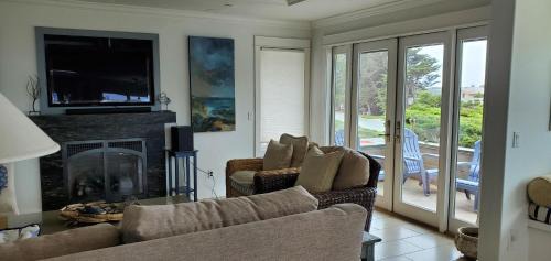 San Simeon House | 4812 Windsor Bl.