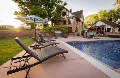 Grand Junction House | 488 m² House ∙ 7 bedrooms ∙ 20 guests
