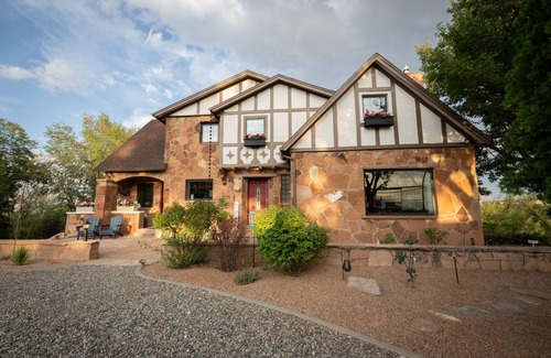 Grand Junction House | 488 m² House ∙ 7 bedrooms ∙ 20 guests