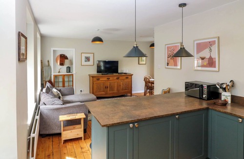 Jedburgh Cottage | 49 CASTLEGATE, pet friendly, character holiday cottage in Jedburgh