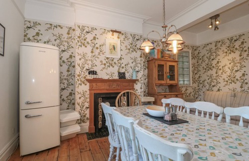 Burnham-on-Sea House | 49 ESPLANADE, pet friendly, country holiday cottage in Burnham-On-Sea