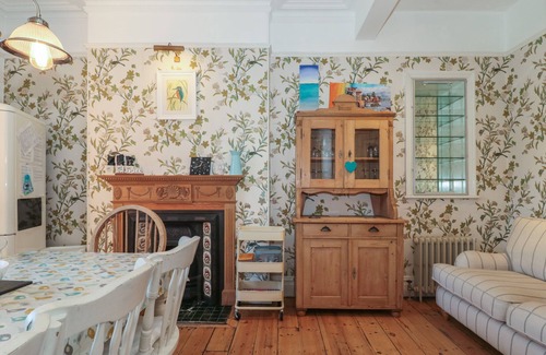 Burnham-on-Sea House | 49 ESPLANADE, pet friendly, country holiday cottage in Burnham-On-Sea