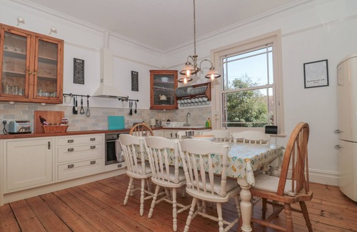 Burnham-on-Sea House | 49 ESPLANADE, pet friendly, country holiday cottage in Burnham-On-Sea