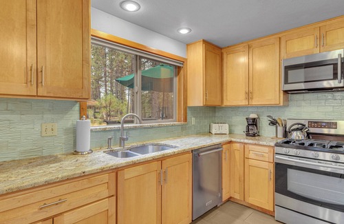 Overlook Park House | 4B, updated, in Sunriver with great location, hot tub, AC, PF, perks!