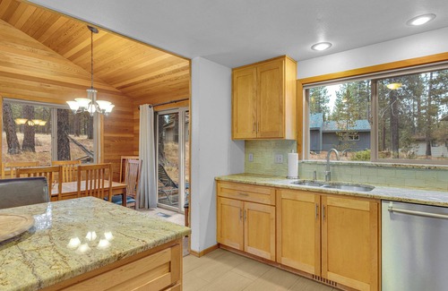 Overlook Park House | 4B, updated, in Sunriver with great location, hot tub, AC, PF, perks!