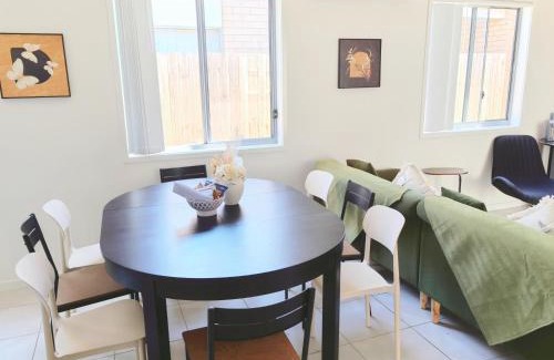 Coomera House | 4b2b Coomera Comfort Lodge Near Theme Park & Westfield