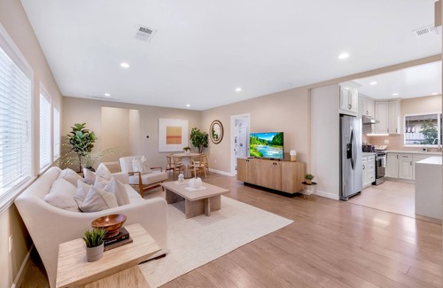 El Monte House | 4B4BCharming Designer House 24HSelf CheckIn Free P