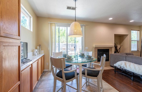 Elk Grove House | 4BD/2BA-For 10-Large Relaxing Backyard