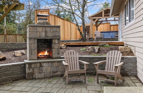 Kingsgate House | 4BD/3BA Abode w Hot tub and Sauna NEW