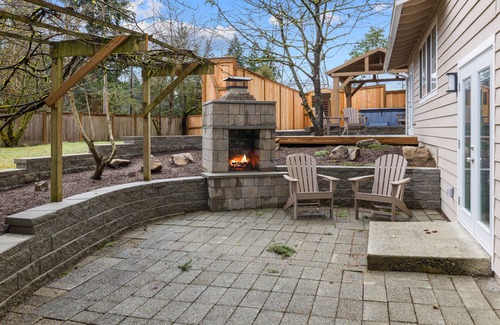 Kingsgate House | 4BD/3BA Abode w Hot tub and Sauna NEW