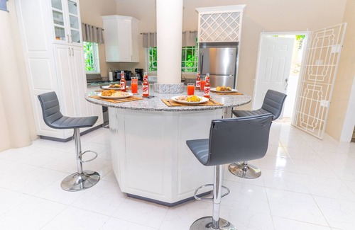 Tryall Villa | 4bd-4.5 bt! Ocean view, with Pool! Fully AC!