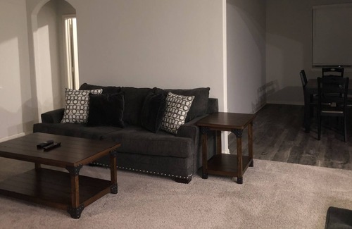 Mustang House | 4BD HOME NEAR AIRPORT/ DOWTOWN/ FFA/ OUTLET MALLS AND MUCH MORE