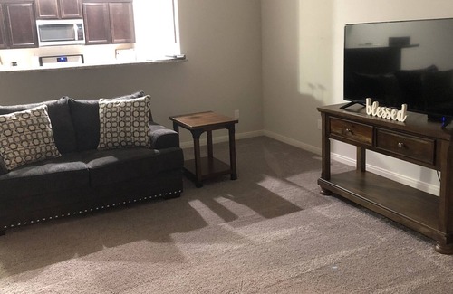 Mustang House | 4BD HOME NEAR AIRPORT/ DOWTOWN/ FFA/ OUTLET MALLS AND MUCH MORE