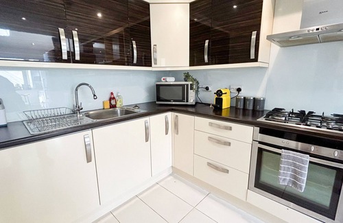 West Hampstead House | 4BDR Kilburn Flat near Hampstead Heath, Abbey Road