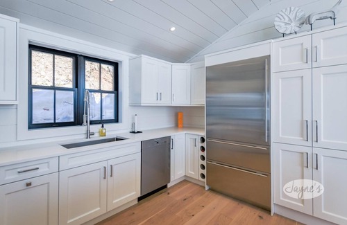 Port Carling Cottage | 4bdrm 3 bath super elite cottage on Lake Joe! SW exposure! All-day sun!