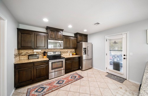 Tulsa House | 4bdrm (6 beds) 3 ba home 1 block from Tulsa University