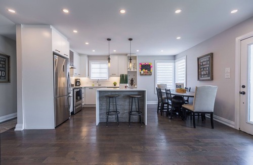St. Catharines House | 4BDRM Sunset Niagara Home + Outdoor Patio + Lake