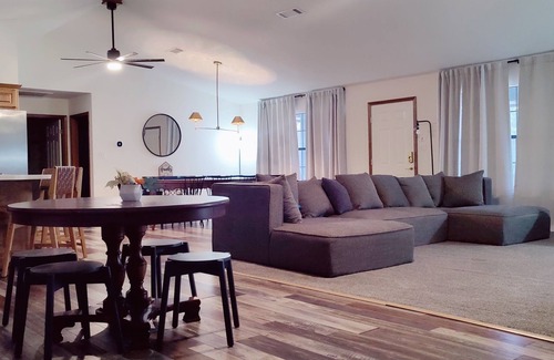 Kingston House | 4Bdrm Walk to Beach Firepit Ping Pong Texoma