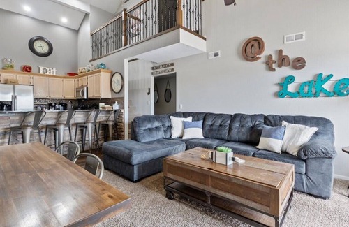 Osage Beach Condo | 4Bed 2Bath Ledges Escape Top Floor