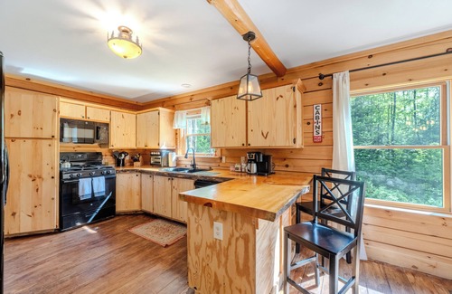 Jackson Cabin | 4Bed 3Bath Cabin w/Hot Tub Near North Conway #TheIntervaleCabin