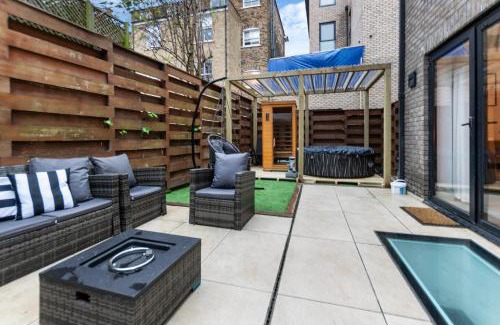 Cantelowes Apartment | 4Bedroom, 3Bath Retreat with Extra Toilet & Private Garden Oasis