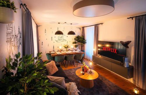 Stare Mesto Apartment | 4BR & 2,5Bath Harry Potter Old TOWN and GREAT patio