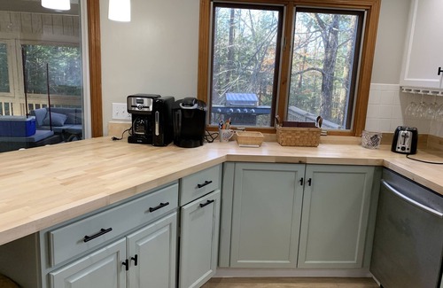 Gilford House | 4BR, 2 Bath Dates open- Memorial Day Weekend, First part of bike week, July 4th