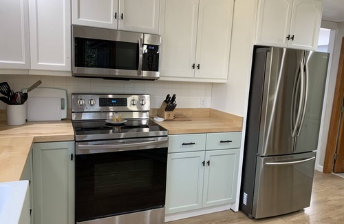 Gilford House | 4BR, 2 Bath Dates open- Memorial Day Weekend, First part of bike week, July 4th