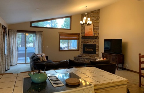 Deer Park House | 4BR (2 masters!)/3Bath with central A/C, TESLA charger
