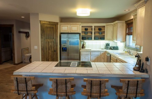 Deer Park House | 4BR (2 masters!)/3Bath with central A/C, TESLA charger