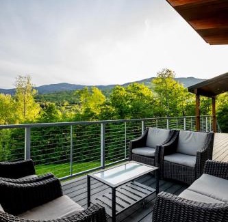 Waitsfield House | 4BR - 2 Mstr Suites, Hot Tub, Prime Views, Privacy