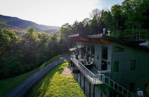 Waitsfield House | 4BR - 2 Mstr Suites, Hot Tub, Prime Views, Privacy