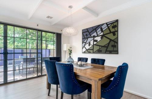 Dickson House | 4BR 2BA House Nestled in a Quiet Spot in Dickson - Hosted by CanStay