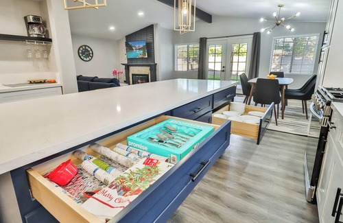 Winnetka House | 4BR 2BR All Inclusive Warner Grove for Relocation Fast Wi-Fi, Yard, Parking