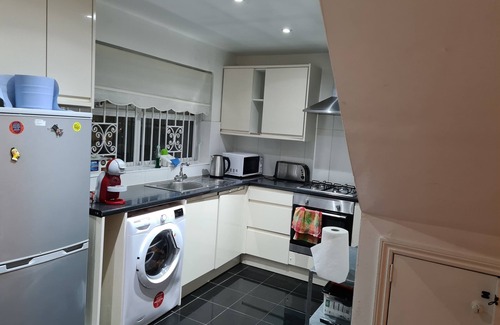 East Walworth House | 4Br-2Ensuite-10minCentralLondon-Sleeps11-Parking