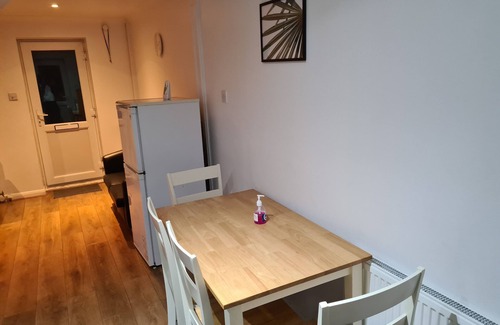 East Walworth House | 4Br-2Ensuite-10minCentralLondon-Sleeps11-Parking