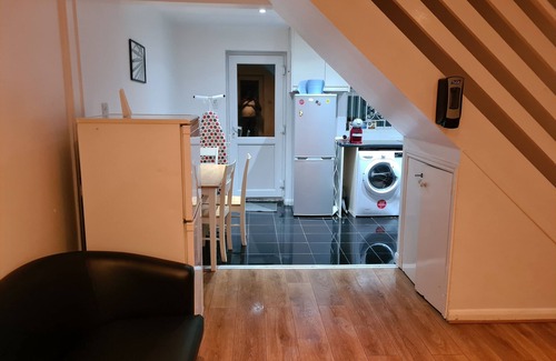 East Walworth House | 4br-2ensuite-10mincentrallondon-sleeps11-parking