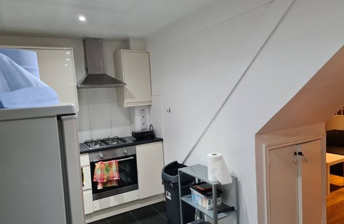 East Walworth House | 4br-2ensuite-10mincentrallondon-sleeps11-parking