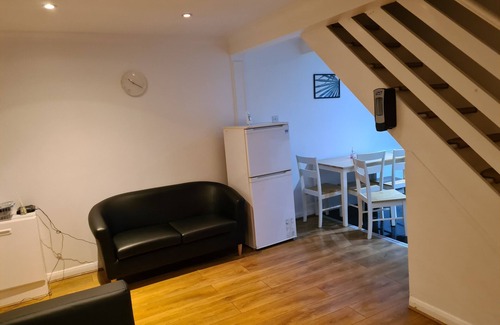 East Walworth House | 4br-2ensuite-10mincentrallondon-sleeps11-parking