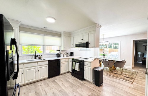 Waxhaw House | 4BR/3 Kings 1 Queen, Patio & Large Fenced Backyard
